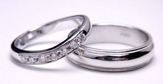 デザインの違う結婚指輪　オーダーメイド　宝石工房ながお